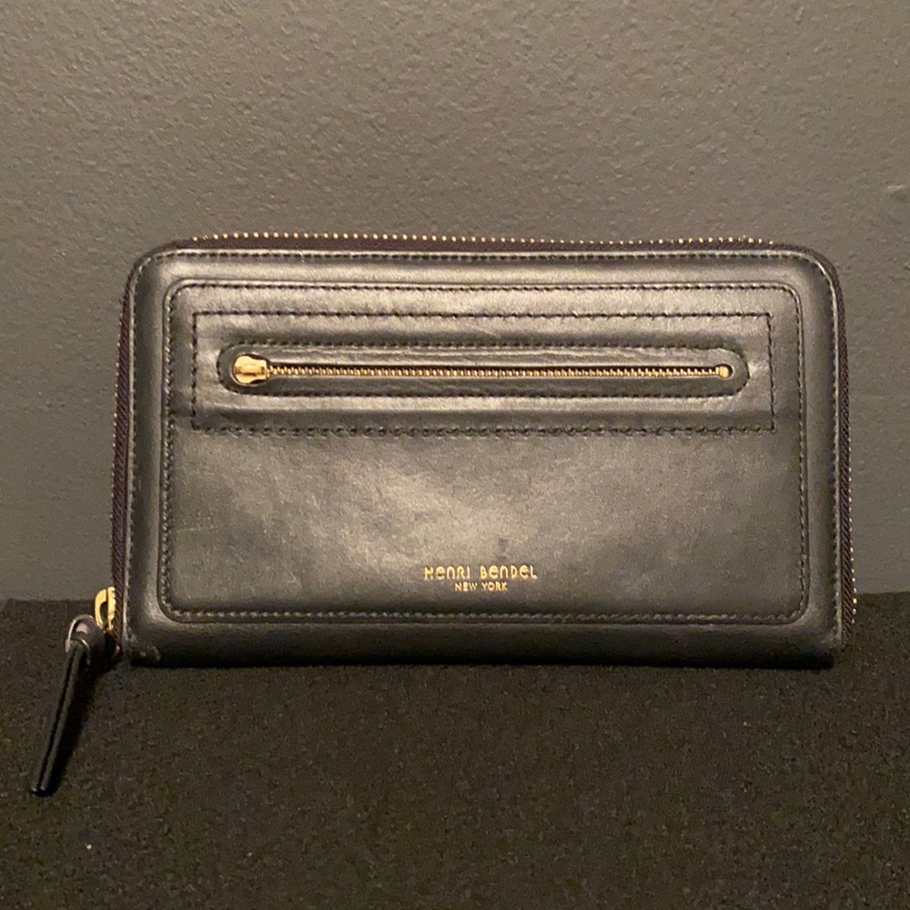 Henri Bendel wallet